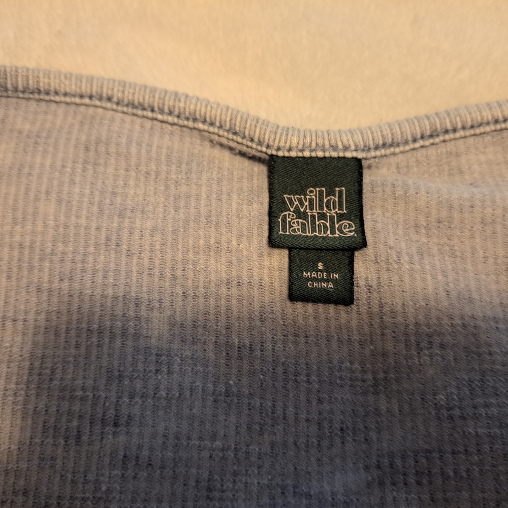 Wild Fable Light Gray Ribbed V-Neck Top - Picture 2 of 2